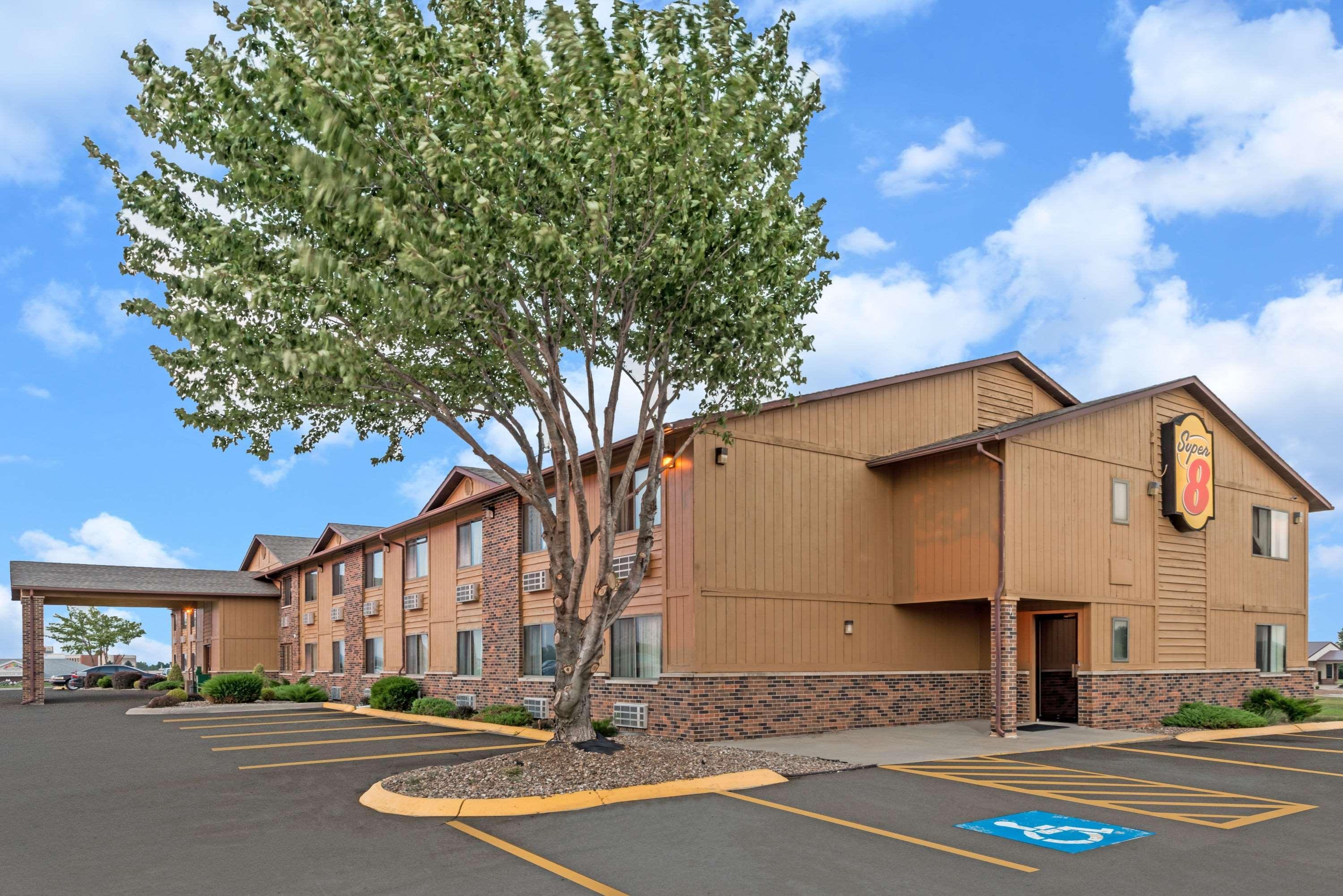 Super 8 By Wyndham Smithville Lake Екстер'єр фото