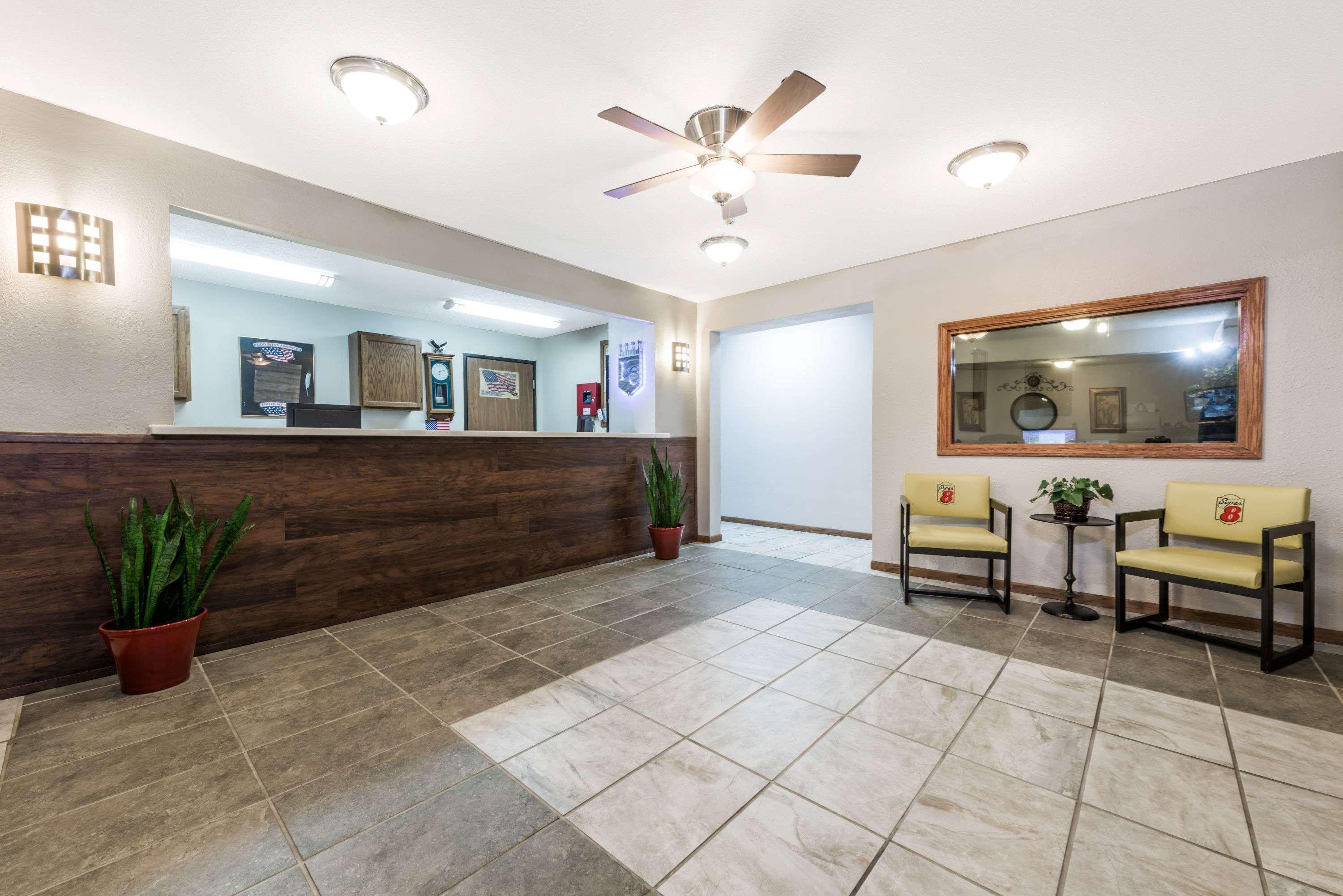 Super 8 By Wyndham Smithville Lake Екстер'єр фото
